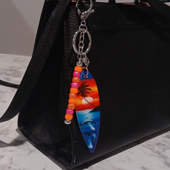 Surfboard Beaded Keychain. - Picture 2 of 2